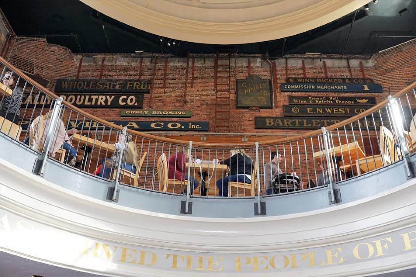 människor som äter på restaurang i Boston, Massachusetts